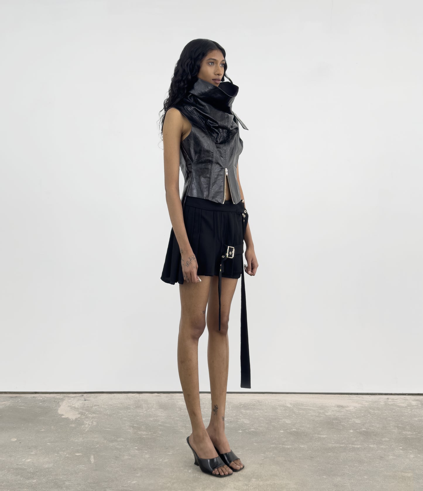 ENTROPY SLEEVELESS JACKET