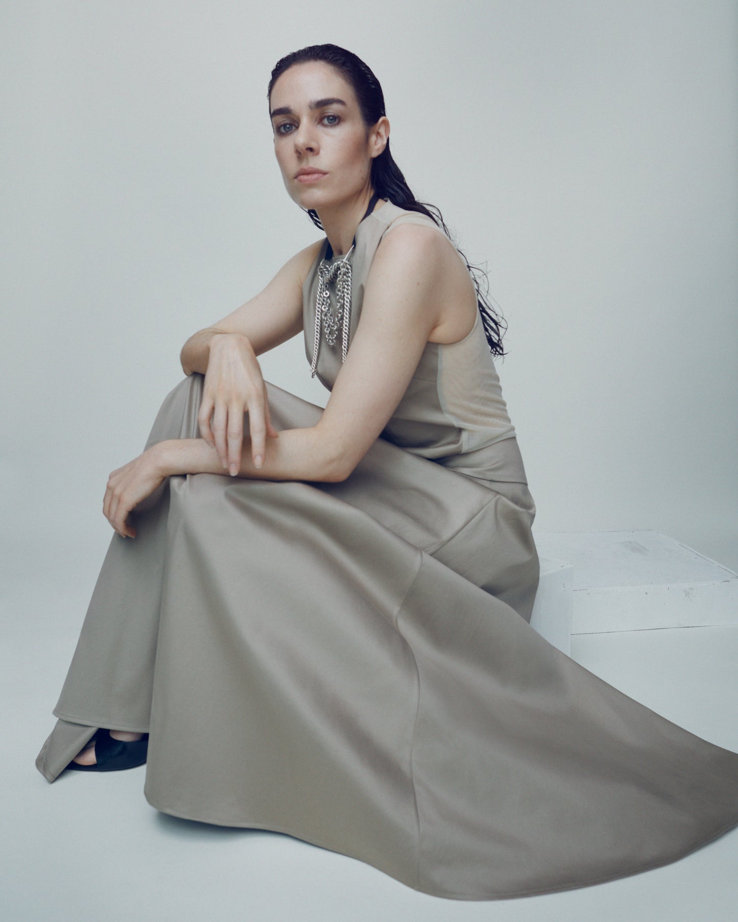 THE 'MENDER' APRON DRESS